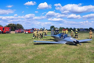 Dramatyczne chwile na lotnisku pod Chełmnem. Samolot mógł stanąć w płomieniach [ZDJĘCIA]