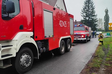 Pożar domu pod Chełmnem. Strażacy ewakuowali mieszkańców [ZDJĘCIA]