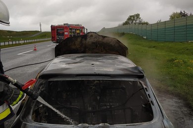 Pożar na A1. Auto było całe w płomieniach [ZDJĘCIA]