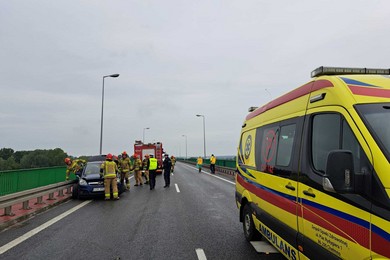 Wypadek na moście w Chełmnie. „Jedynka” jest zablokowana [ZDJĘCIA]