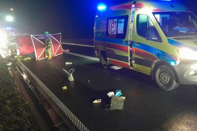 Tragedia pod Chełmnem. Droga wojewódzka jest zablokowana [ZDJĘCIA]