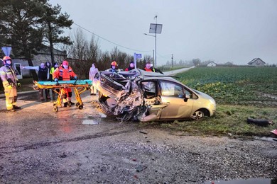 Na „jedynce” pod Chełmnem zderzyły się trzy auta. Są ranni [ZDJĘCIA]