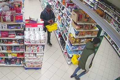 Policjanci szukają sklepowych złodziei. Rozpoznajecie ich? [ZDJĘCIA]