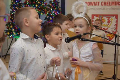 Powiatowy Międzyszkolny Przegląd Kolęd i Pastorałek w Chełmnie [ZDJĘCIA, WYNIKI]
