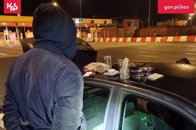 Narkotyki w samochodzie na A1. Nie tylko policja ich szuka [ZDJĘCIA]