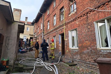 Tragedia w Chełmnie. Skąd wziął się ogień w kamienicy? [ZDJĘCIA]