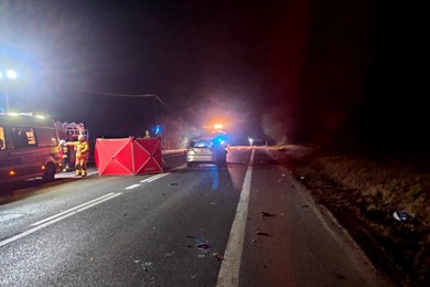 Tragedia na „jedynce”. Auto wjechało w motorowerzystę [ZDJĘCIA]