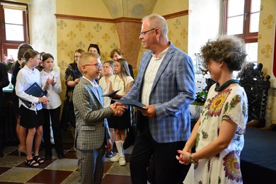 Nagrody burmistrza dla najlepszych uczniów w Chełmnie [ZDJĘCIA, LISTA NAGRODZONYCH]