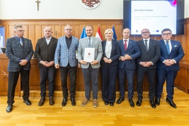 Nowe umowy FEdKP. 40 mln zł dla Chełmna, 1,8 mln zł dla chełmińskiego szpitala [ZDJĘCIA]