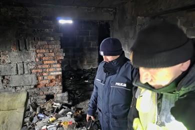 Pożar w opuszczonym budynku w Chełmnie. W środku był człowiek [ZDJĘCIA]