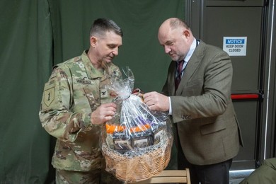 Życzenia dla szkolących się w regonie Kujaw i Pomorza żołnierzy USA [ZDJĘCIA]