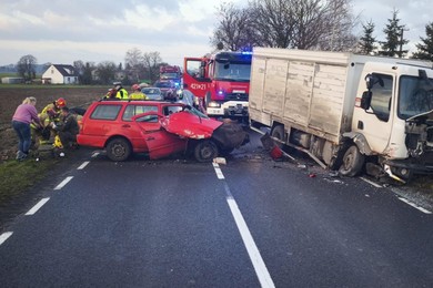 Wypadek pod Chełmnem. Na drodze krajowej lądowało LPR [ZDJĘCIA]