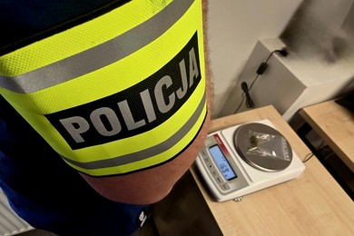 Kryminalne znalezisko w mieszkaniu pod Chełmnem [ZDJĘCIA]