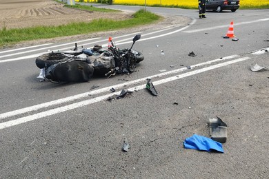 Wypadek na DK 91 pod Chełmnem. Motocyklista leżał na jezdni [ZDJĘCIA]
